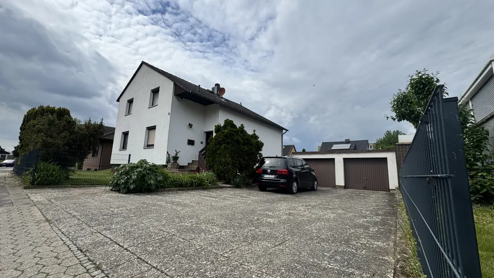 Zweifamilienhaus mit Doppelgarage in Broistedt